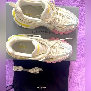 Size 39 Balenciaga trainers